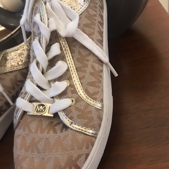 Women shoes - Picture 2 of 3